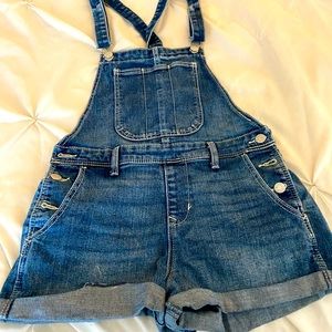 Old Navy short overalls for woman